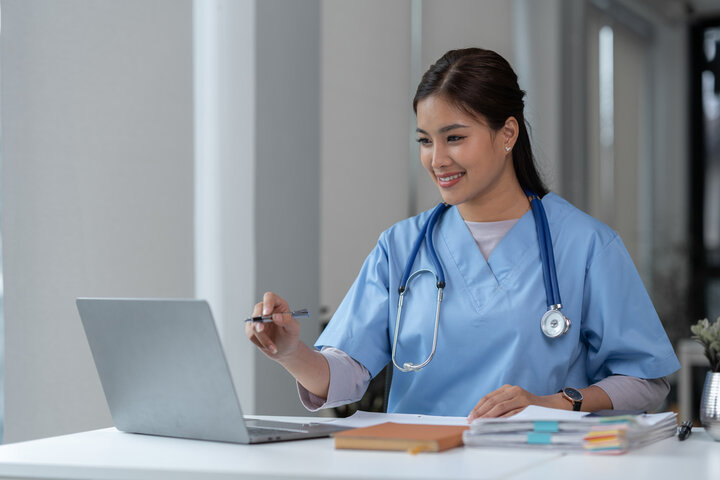 nurse meeting with patient virtually